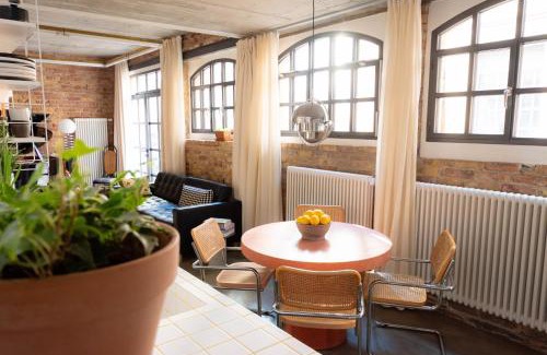 Friedrichshain-Kreuzberg House | THE RMS - Piano Remise Kreuzberg