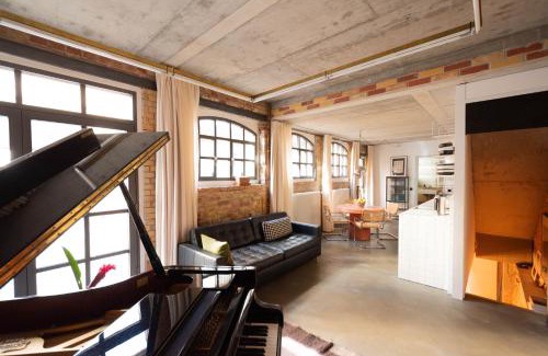 Friedrichshain-Kreuzberg House | THE RMS - Piano Remise Kreuzberg