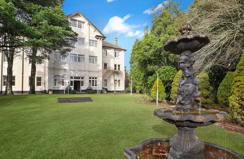 Robertson House | The Robertson Hotel
