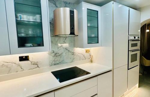 London Borough of Bromley Apartment | The Robin - Luxury 2 Bedroom apartment with garden and parking in Greater London