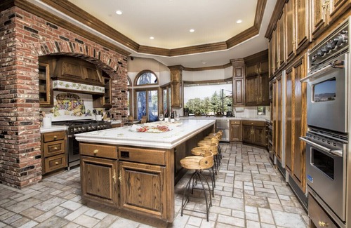 Santa Ynez House | The Roblar Farmhouse is luxury accommodations for the whole family.