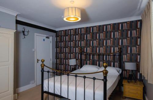 Waterrow Hotel | The Rock Inn