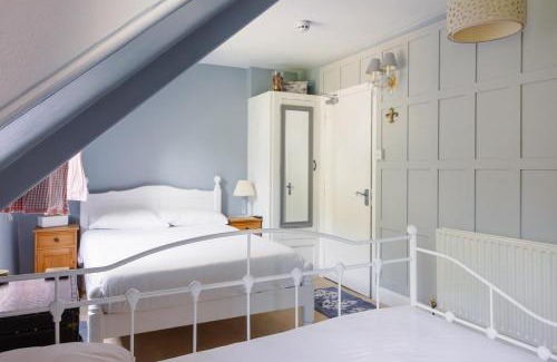 Waterrow Hotel | The Rock Inn