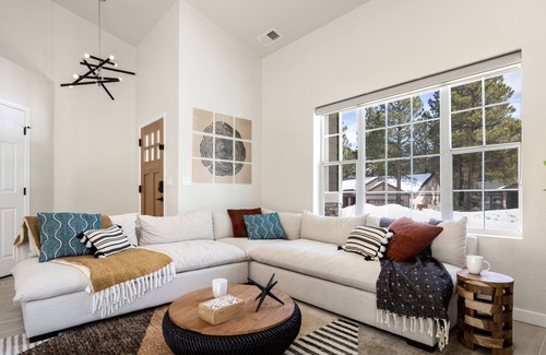 Ponderosa Trails House | The Rock Trail House- Modern Design+Upscale Neighborhood+Near Downtown+Snowbowl.