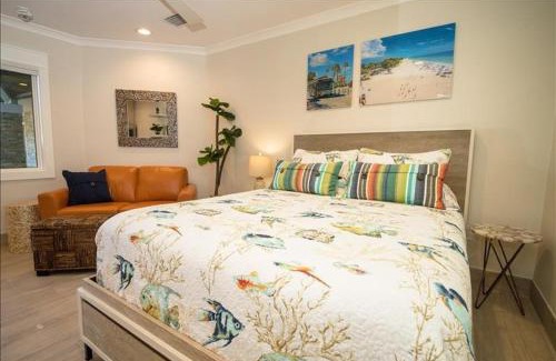 Anna Maria Resort | The Rod and Reel Resort Suite 5