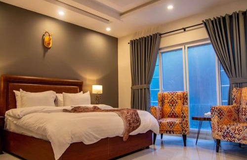 Murree Hotel | The Roomy Lodge, Murree