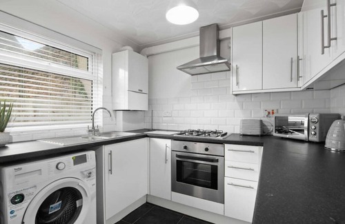Gravesend Apartment | The Roost Group - 1 Bedroom - Lower Ground