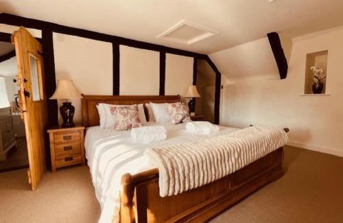 Longburton Hotel | The Rose and Crown