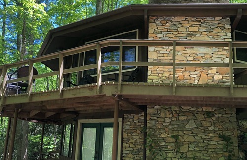 Hendersonville Cabin | The Round House at Indian Cove; Mountain Cabin on 8 acres w/Tree House Views.