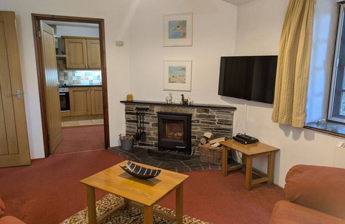 Brazzacott Cottage | THE ROUNDHOUSE, pet friendly, with open fire in Warbstow,