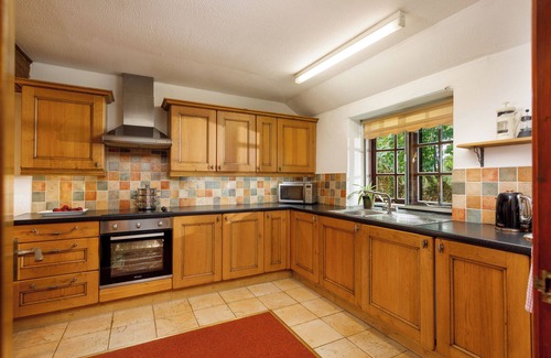Brazzacott Cottage | THE ROUNDHOUSE, pet friendly, with open fire in Warbstow,