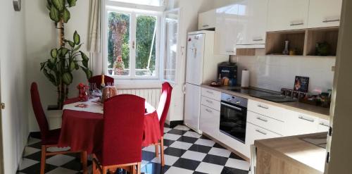 Opatija Apartment | The routes of Habsburg (beach 70 m)