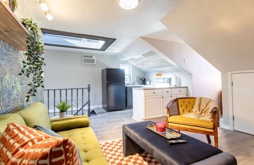 Bloomfield Apartment | The Roxy: Short/Long Term Stay | Park Off-St Free