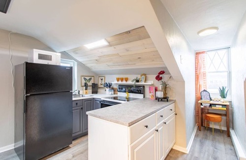 Bloomfield Apartment | The Roxy: Short/Long Term Stay | Park Off-St Free