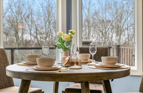 Southwest Calgary House | The Royal Ravine Luxury Retreat