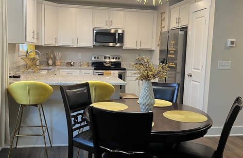 Ranlo House | The Royal Suites.Family Friendly-Close to CLT Airport. Beautiful and peaceful.