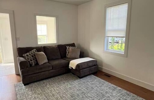 Laurium Apartment | The Royal Union w/king & queen bed