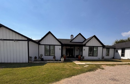 Waxahachie Bed & Breakfast | The Rustic Belle