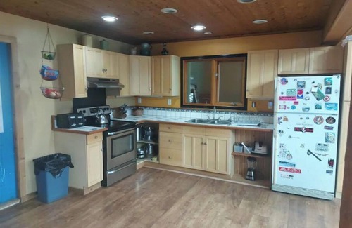 Central Kootenay House | The Rustic Retreat House on Kootenay Lake