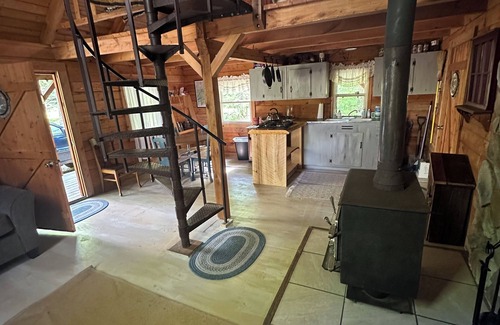 Hillsgrove Cabin | The Rustic Woodzie! Hunters Dream!
