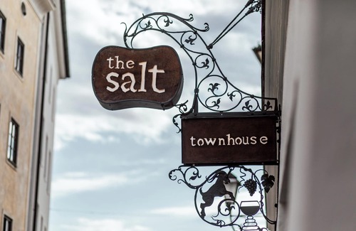 Hallein Apartment | the salt townhouse