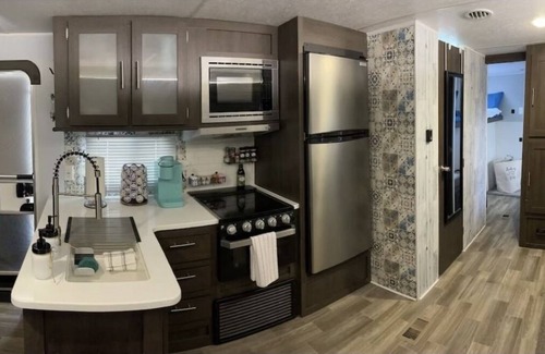 Bayshore Gardens House | The Salty Camper FL- Relax in paradise