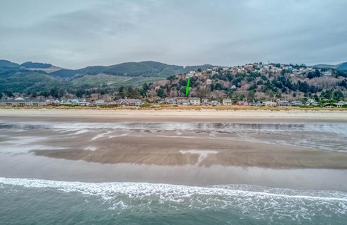 Rockaway Beach House | The Sand Castle - Meredith Lodging