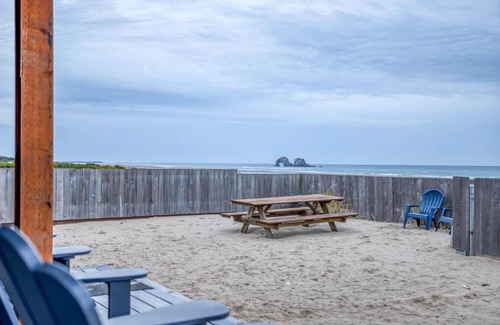 Rockaway Beach House | The Sand Castle - Meredith Lodging