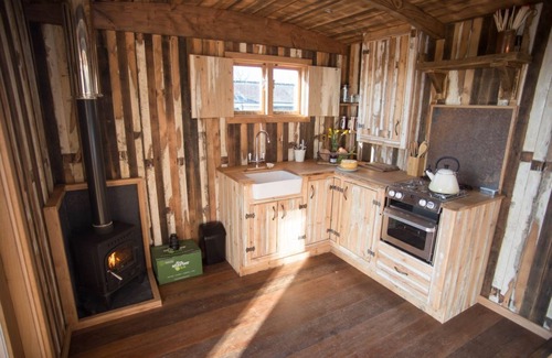 Chathill Cabin | The Sandpiper - sleeps 4 guests in 2 bedrooms