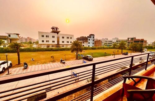 Jashpurnagar Hotel | The Sapphire Resort 1,2,3 bedrooms villas available in omaxe vrindavan - A Four Star Luxury Resort