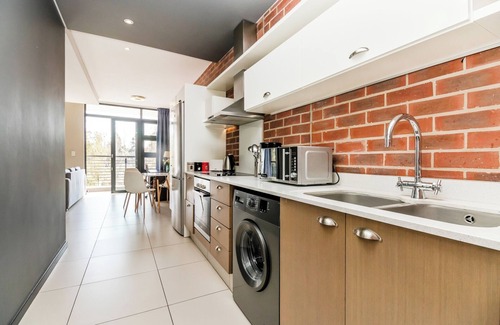 Greater Johannesburg Metropolitan Area Apartment | The Sapphire @Vantage - Spacious Apt in Rosebank