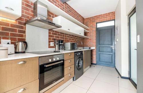 Greater Johannesburg Metropolitan Area Apartment | The Sapphire @Vantage - Spacious Apt in Rosebank