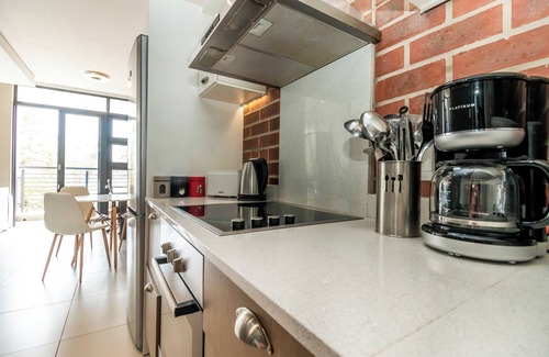 Greater Johannesburg Metropolitan Area Apartment | The Sapphire @Vantage - Spacious Apt in Rosebank