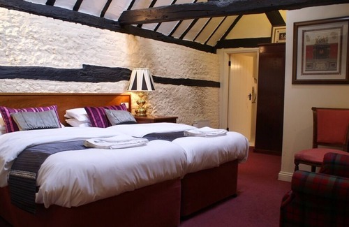 Amersham Hotel | The Saracens Head