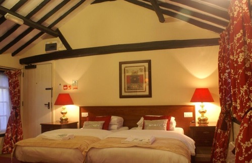 Amersham Hotel | The Saracens Head