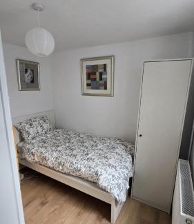 Plumstead Apartment | The Se18 Stylish Family House