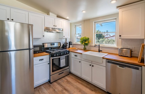 East Beach House | The Sea Captain's Loft - West Beach Charm