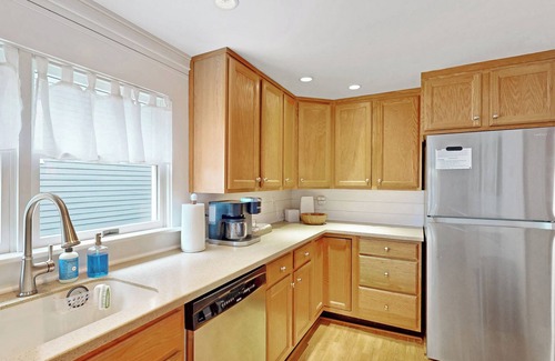 Historic District House | THE SEADOG SHANTY- 2 BD, 2 BA - SLEEPS 6 *Pet Friendly*