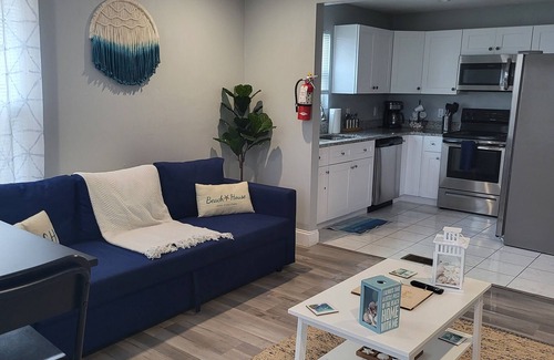 Smith's Memento House | The SeaEsta Whole House Rental nSteps to Ocean Center, Mintues Beach & SpeedWay