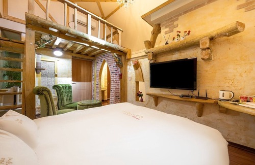 Eumseong Hotel | The Seven Dwarfs in the Eumseong Forest