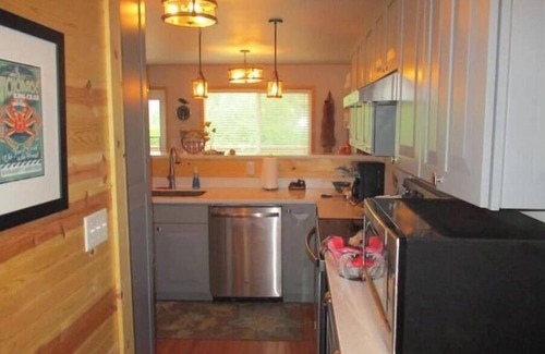 Bear Creek Apartment | THE SEWARD APARTMENT