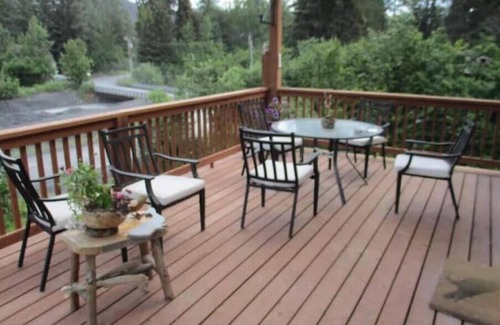 Bear Creek Apartment | THE SEWARD APARTMENT