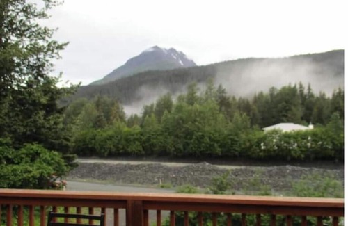 Bear Creek Apartment | THE SEWARD APARTMENT