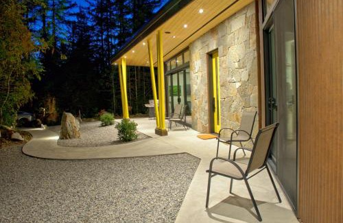 Madeira Park House | The Shed at Moon Dance