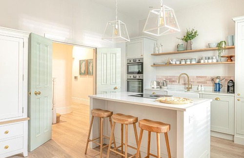 Bournemouth City Centre House | The Shell House (Sleeps 12 - 5 mins to Beach)