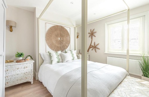Bournemouth City Centre House | The Shell House (Sleeps 12 - 5 mins to Beach)