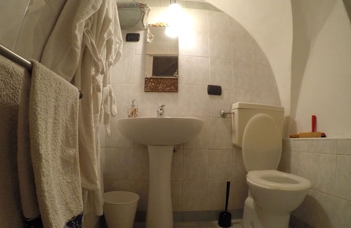 Materdei Apartment | "The shelter". B & B (Naples) Mini-apartment (24 sqm) with 2 double rooms