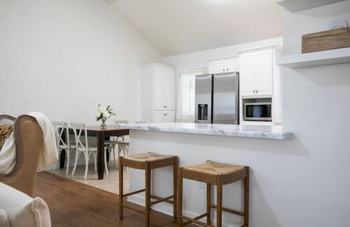 Oxford House | The Shiloh, 2BR Serene Home by Velvet Ditch Villas