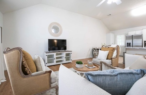 Oxford House | The Shiloh, 2BR Serene Home by Velvet Ditch Villas