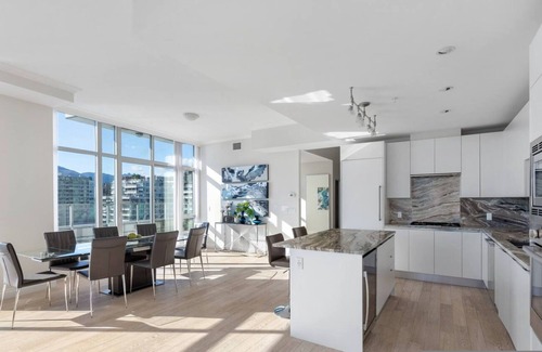 Lower Lonsdale Apartment | The Shipyards Penthouse